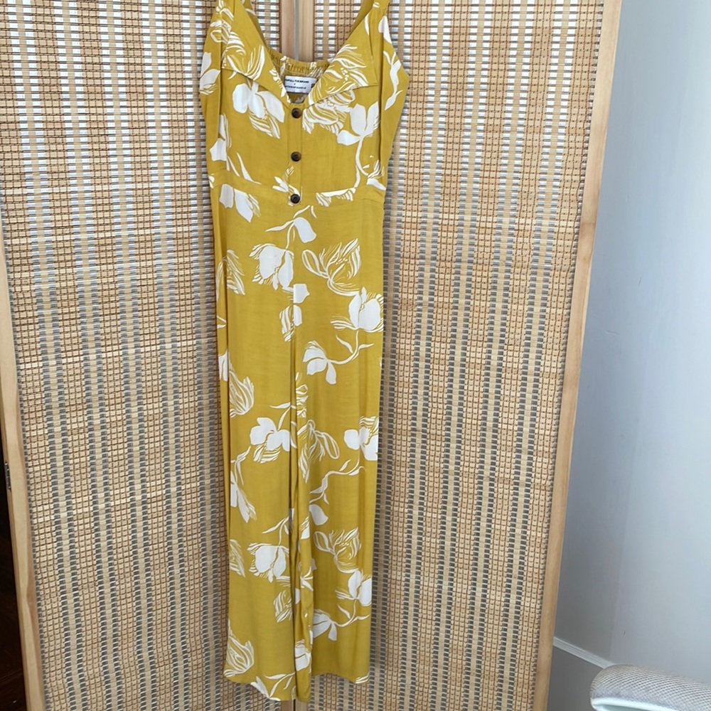 Super cute anthropology romper. Worn once! Size medium. Perfect for summer!